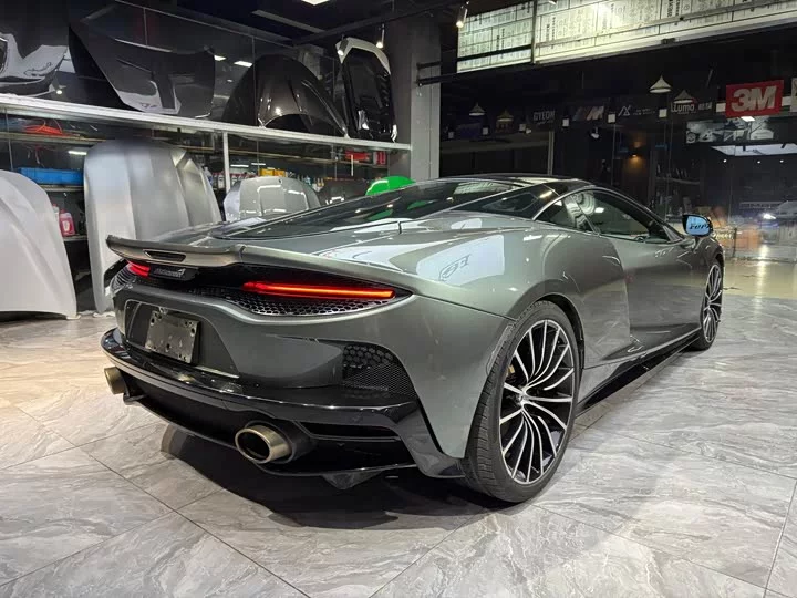 McLaren GT