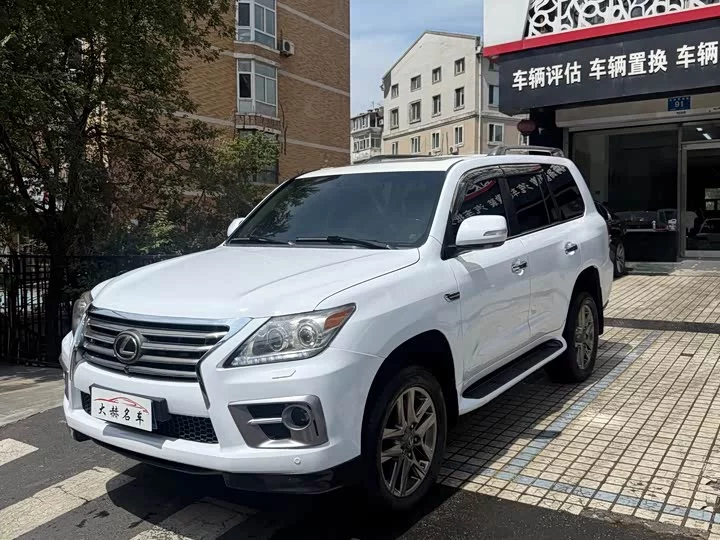 Lexus LX