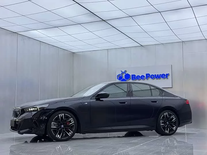BMW i5 M60