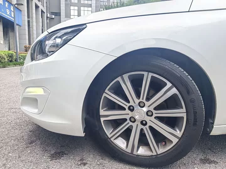 Peugeot 408