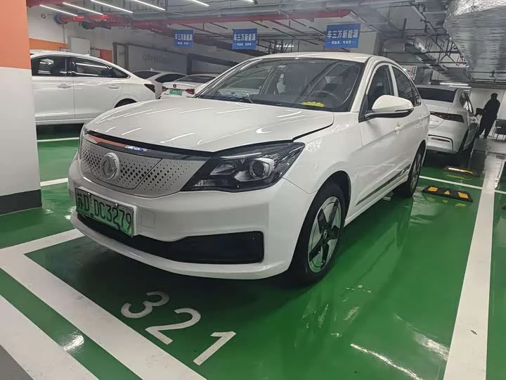 Dongfeng E70