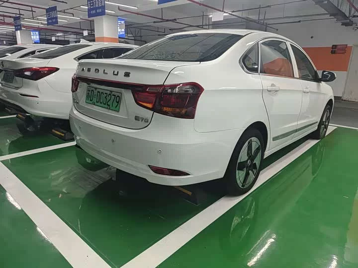 Dongfeng E70