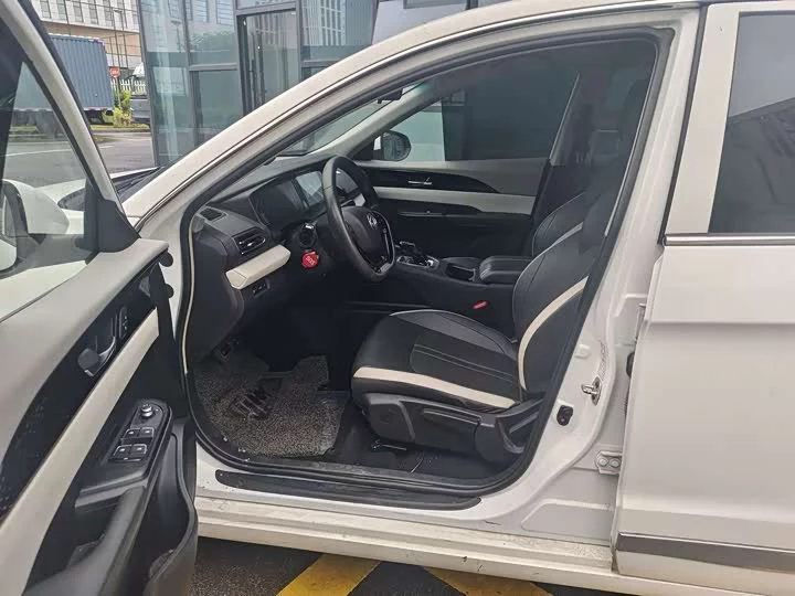 Dongfeng E70