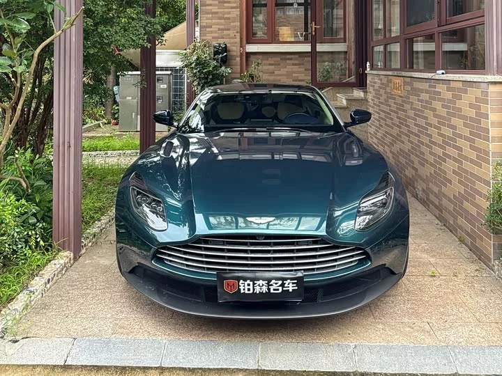 Aston Martin DB11