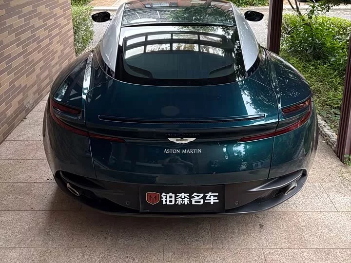 Aston Martin DB11