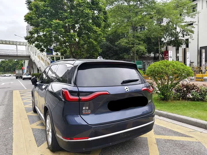 NIO ES8