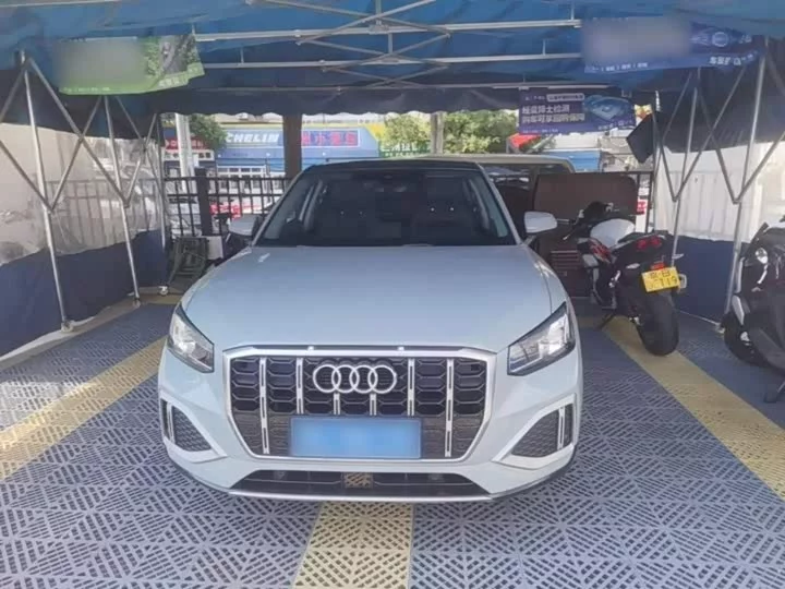 Audi Q2L