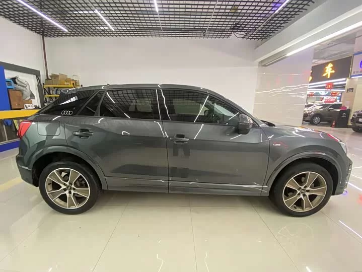 Audi Q2L