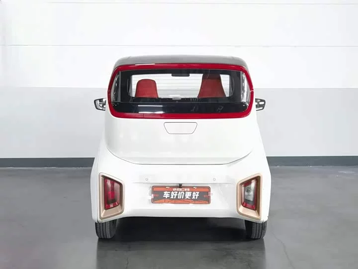 Baojun E200
