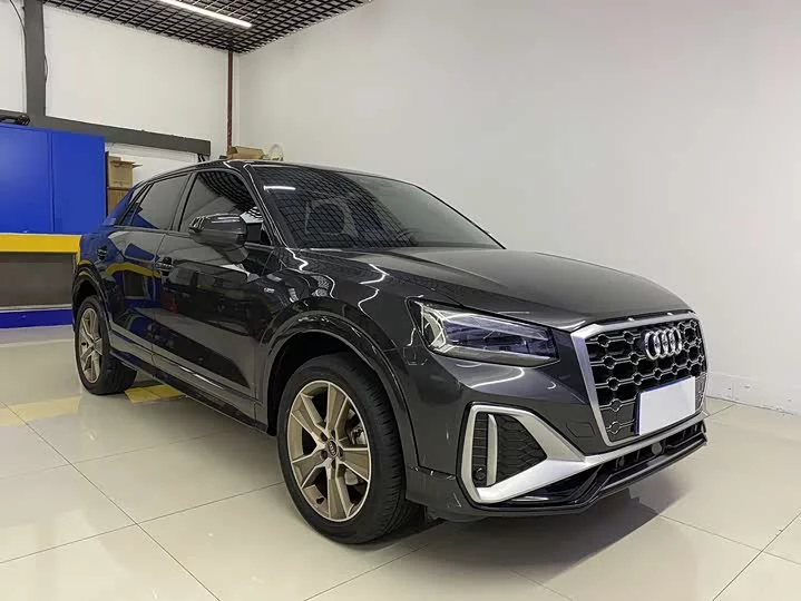 Audi Q2L