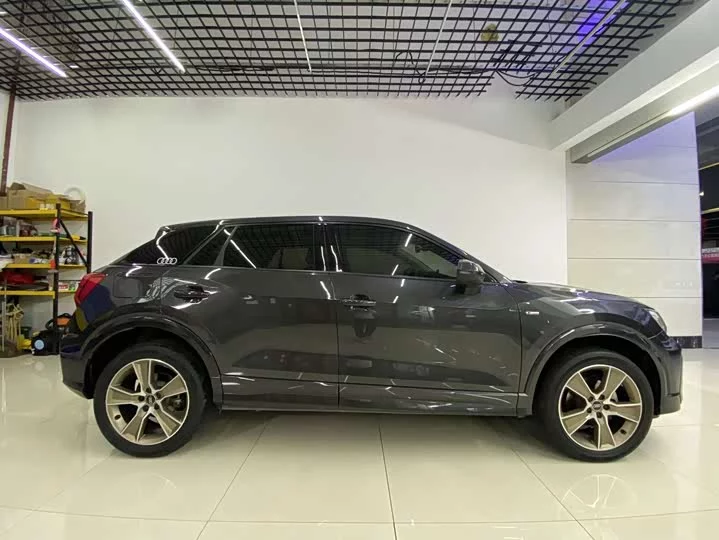 Audi Q2L