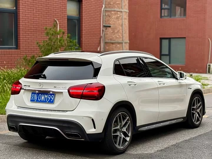 Mercedes-Benz GLA AMG