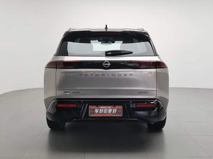 Nissan Explore the land