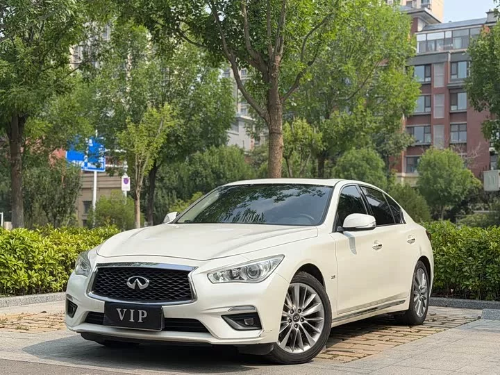 Infiniti Q50L
