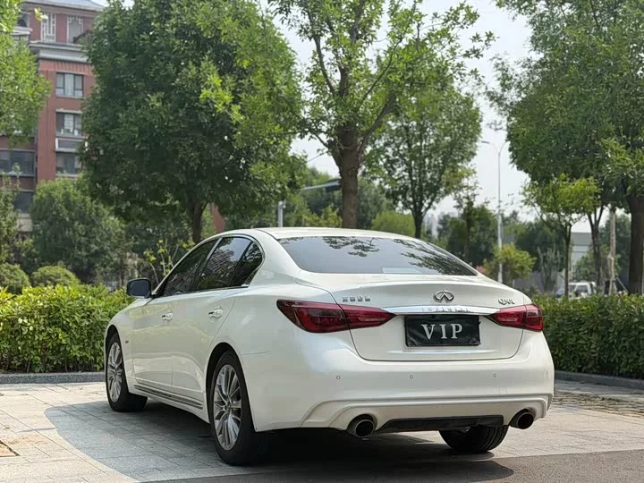 Infiniti Q50L