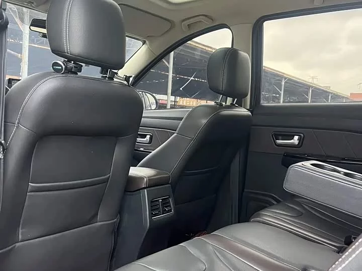 Dongfeng Fengon 370