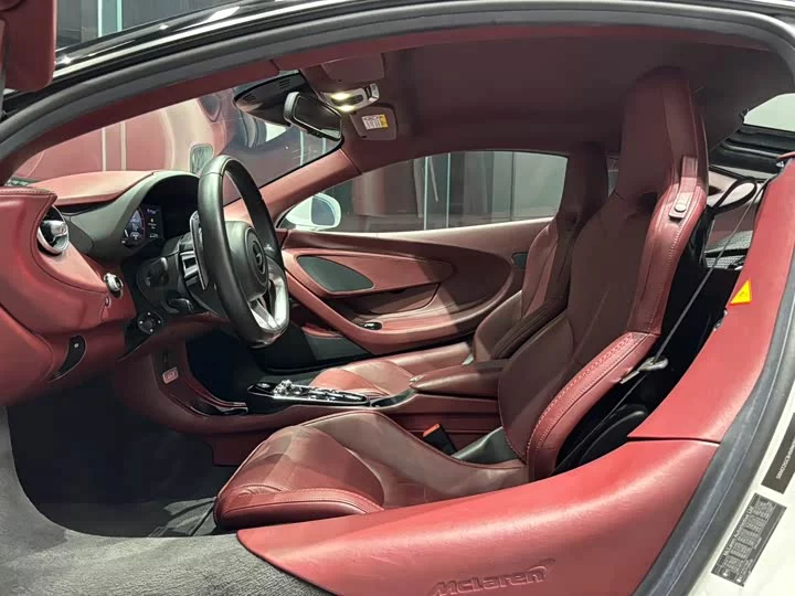 McLaren GT