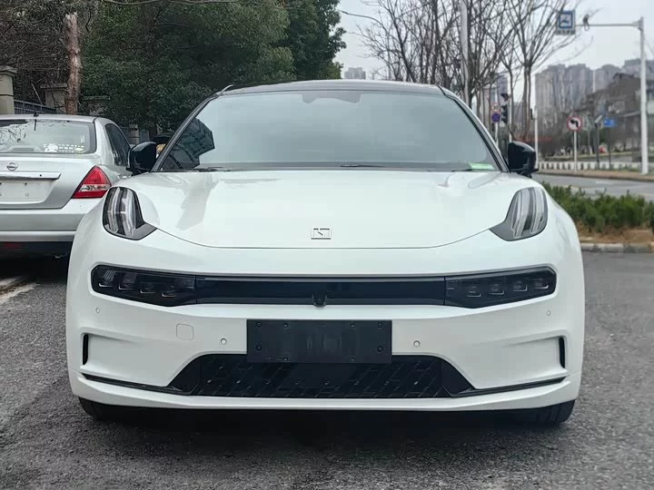 ZEEKR 001