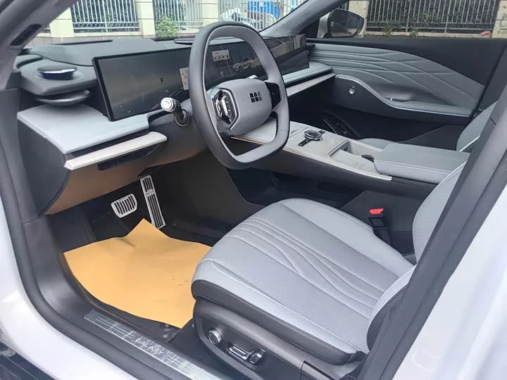 Geely Galaxy E8