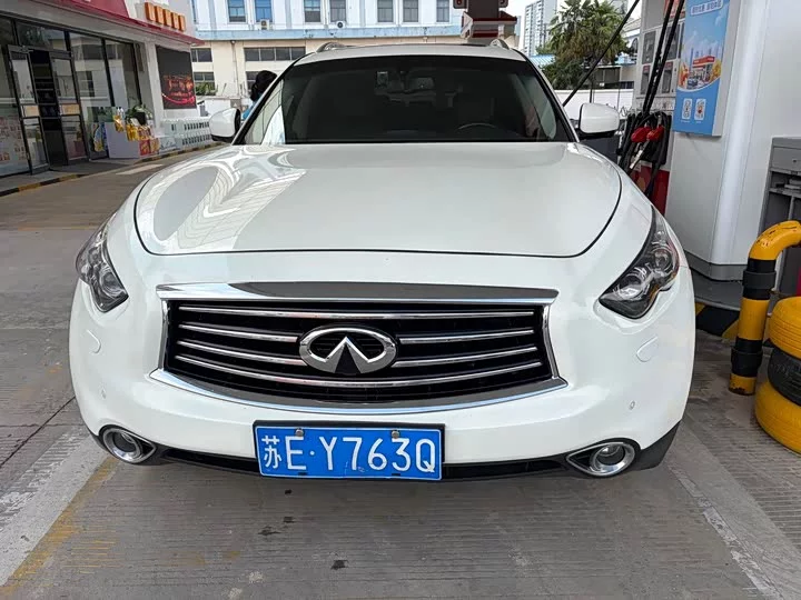 Infiniti QX70