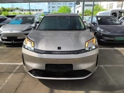 Lynk & Co 08 EM-P