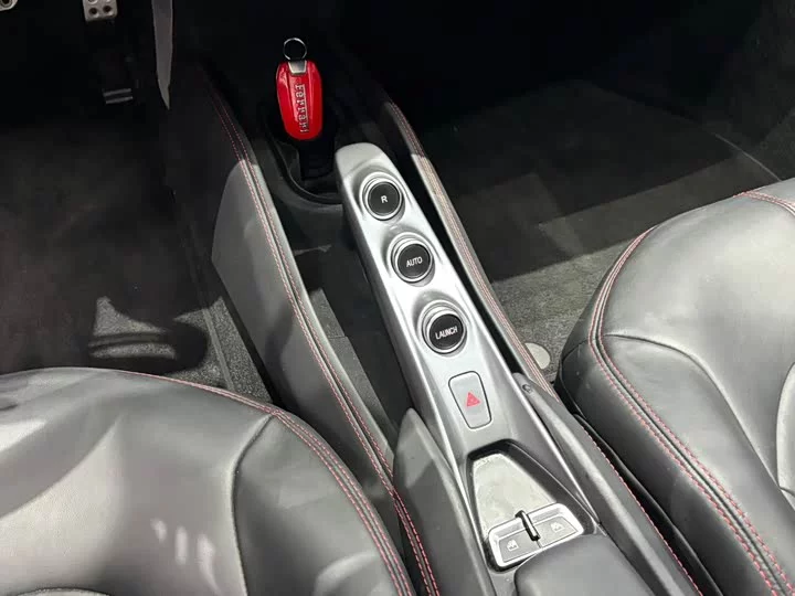 ferrari F8