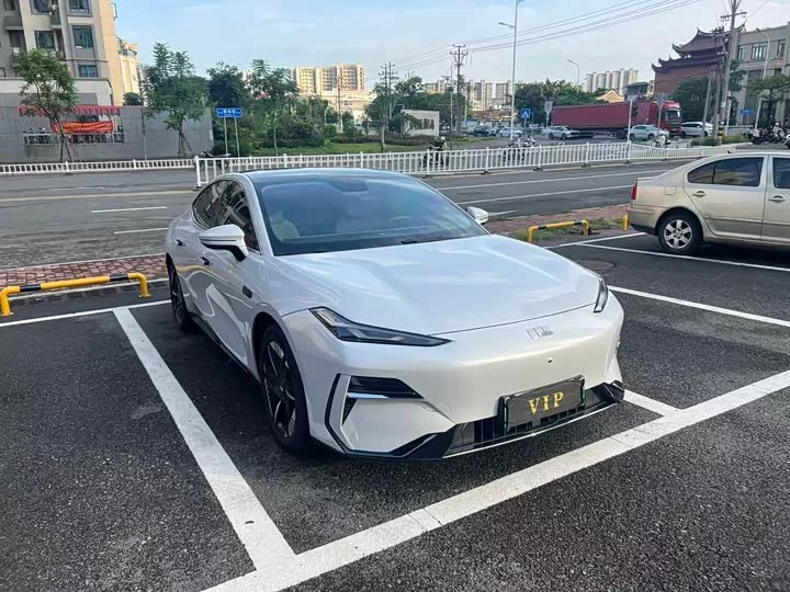 Geely Galaxy E8