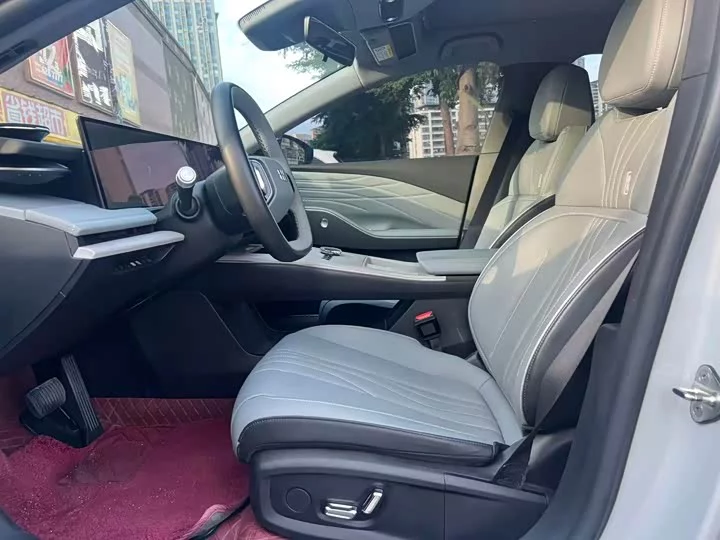 Geely Galaxy E8