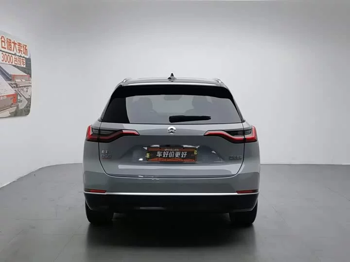 NIO ES8