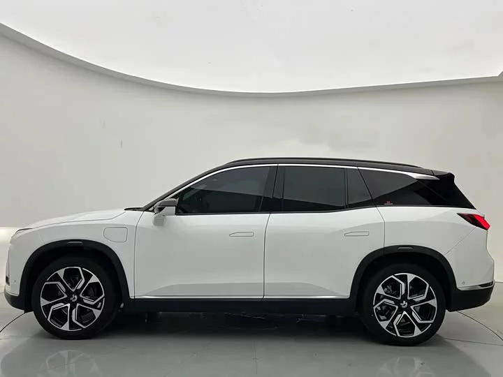 NIO ES8
