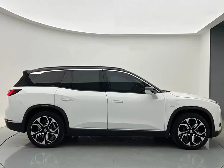 NIO ES8