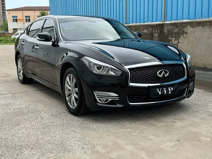 Infiniti Q70