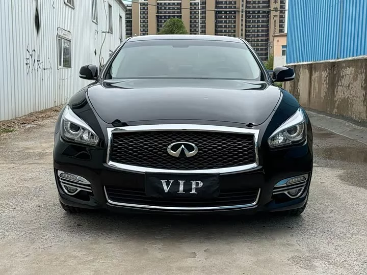 Infiniti Q70
