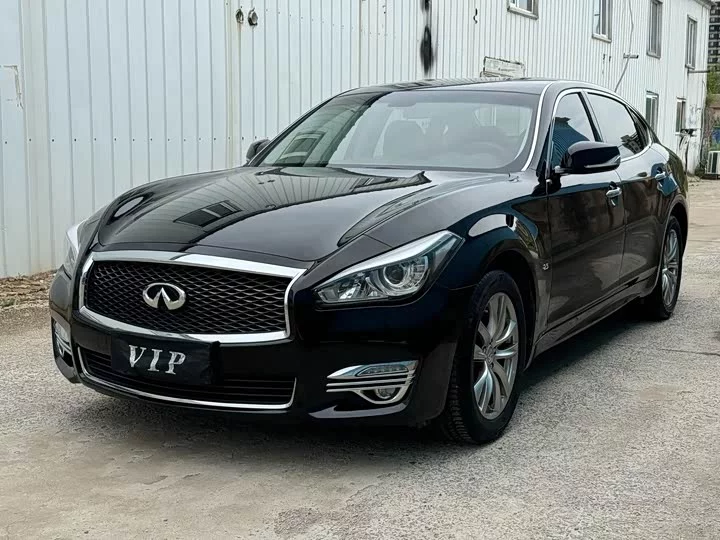 Infiniti Q70