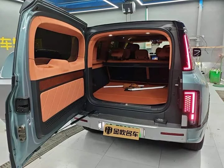 BYD U8