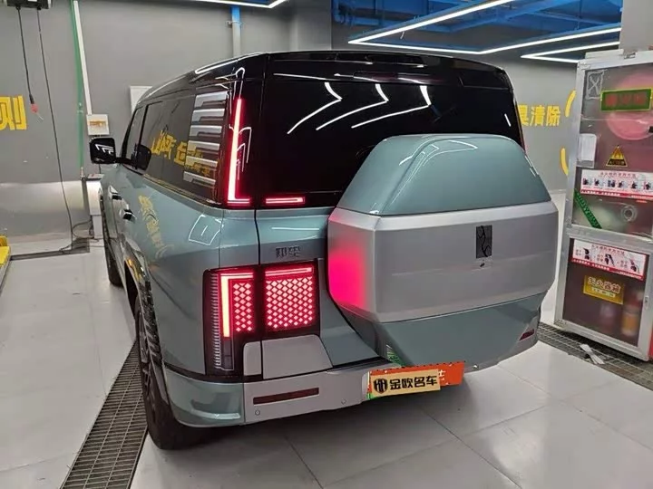 BYD U8