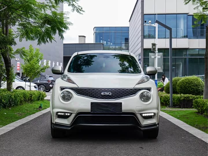 Infiniti ESQ