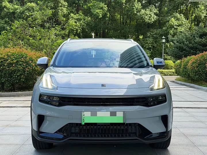 Lynk & Co 06