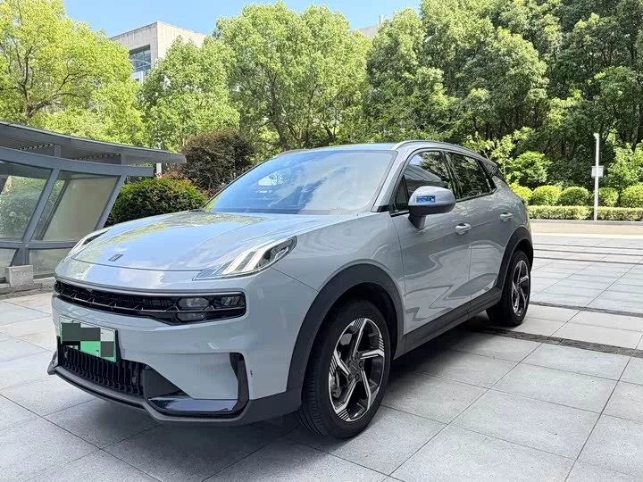 Lynk & Co 06