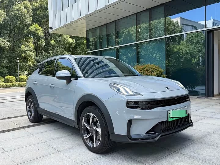 Lynk & Co 06
