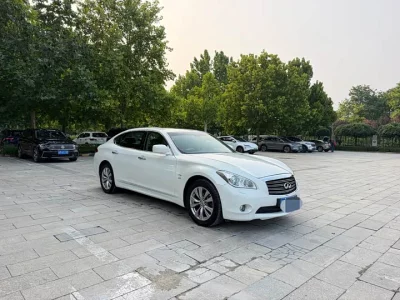 Infiniti Q70