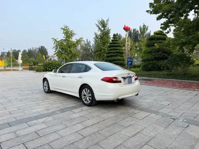 Infiniti Q70