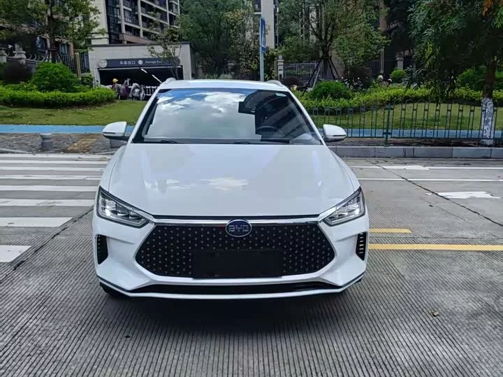 BYD e2