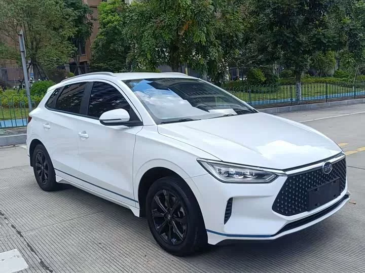BYD e2
