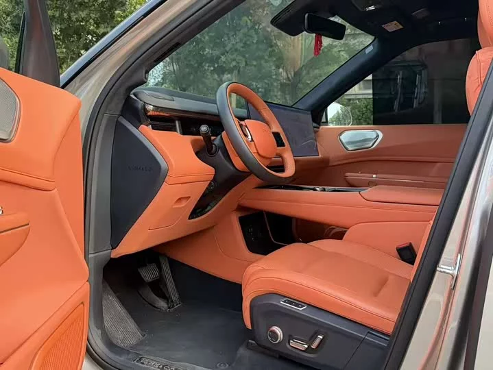Lynk & Co 900