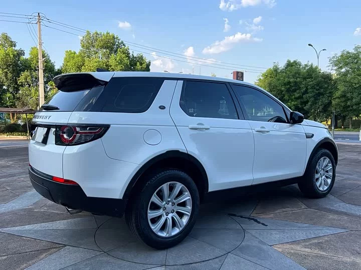 Land Rover Discover the magic