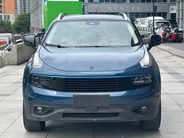 Lynk & Co 01