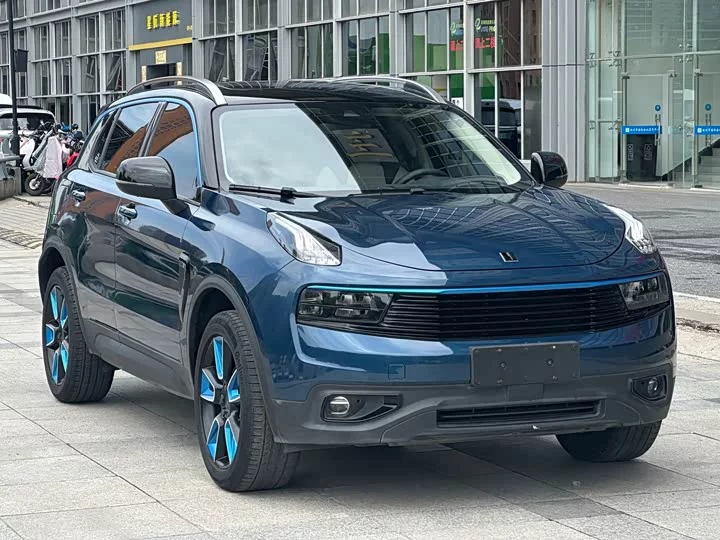 Lynk & Co 01