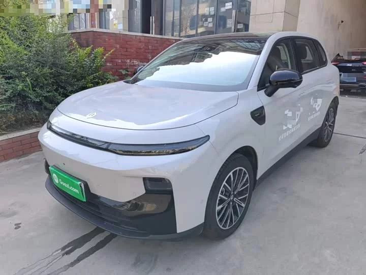 Leapmotor B10