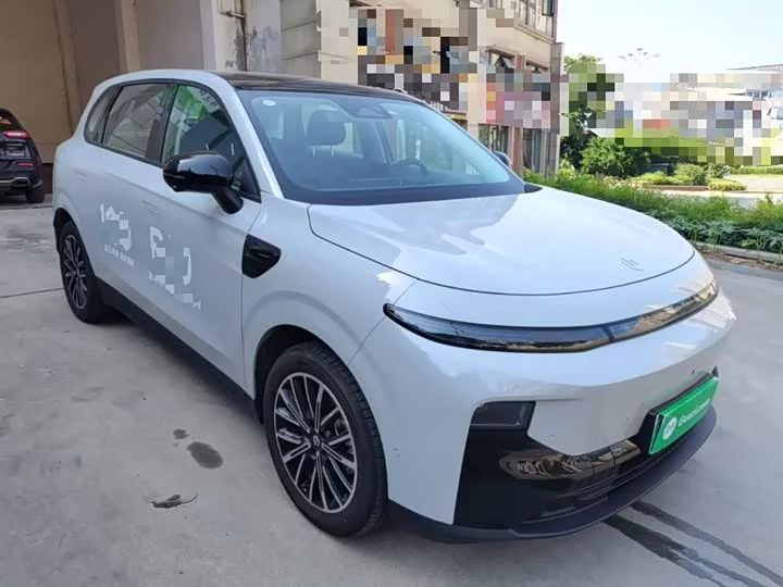 Leapmotor B10